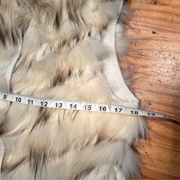 BCBG MAXAZRIA Darah Fur Vest in Cream~ Excellent Condition ~ Size XS
$277 - Picture 7 of 12